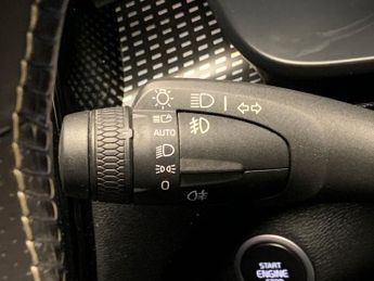 Volvo XC40 1.5h T5 Twin Engine Recharge 10.7kWh R-Design Plug-in (262 ps) -