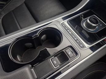 Jaguar XE 2.0d R-Sport (180 ps) - BLUETOOTH - SPEED LIMIT RECOG - CLIMATE 