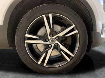 Volvo XC40 1.5h T5 Twin Engine Recharge 10.7kWh R-Design Plug-in (262 ps) -