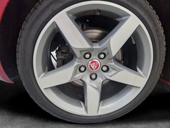 Jaguar XE 2.0d R-Sport (180 ps) - BLUETOOTH - SPEED LIMIT RECOG - CLIMATE 