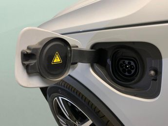 Volvo XC40 1.5h T5 Twin Engine Recharge 10.7kWh R-Design Plug-in (262 ps) -