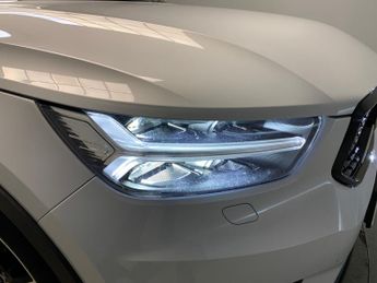 Volvo XC40 1.5h T5 Twin Engine Recharge 10.7kWh R-Design Plug-in (262 ps) -