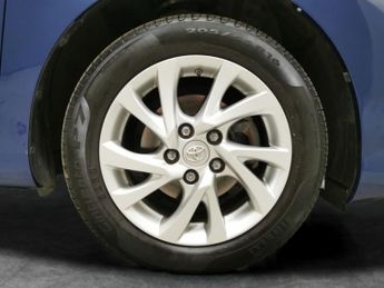 Toyota Auris 1.8 VVT-h Icon Tech CVT (136 ps) - BLUETOOTH - CRUISE - DRIVING 