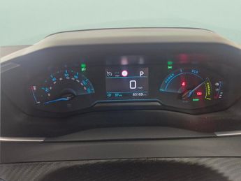 Peugeot E-2008 50kWh Active Premium (136 ps) - AIR CON - DAB - USB AUDIO