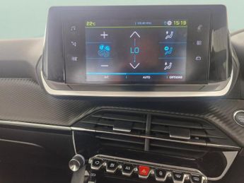Peugeot E-2008 50kWh Active Premium (136 ps) - AIR CON - DAB - USB AUDIO