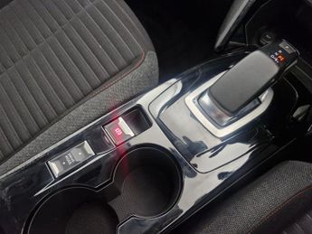 Peugeot E-2008 50kWh Active Premium (136 ps) - AIR CON - DAB - USB AUDIO
