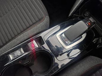 Peugeot E-2008 50kWh Active Premium (136 ps) - AIR CON - DAB - USB AUDIO