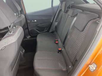 Peugeot E-2008 50kWh Active Premium (136 ps) - AIR CON - DAB - USB AUDIO