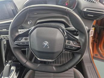 Peugeot E-2008 50kWh Active Premium (136 ps) - AIR CON - DAB - USB AUDIO