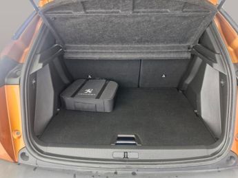 Peugeot E-2008 50kWh Active Premium (136 ps) - AIR CON - DAB - USB AUDIO