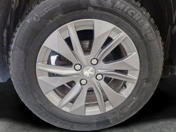 Peugeot E-2008 50kWh Active Premium (136 ps) - AIR CON - DAB - USB AUDIO
