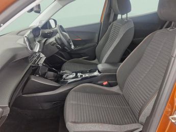 Peugeot E-2008 50kWh Active Premium (136 ps) - AIR CON - DAB - USB AUDIO