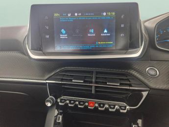Peugeot E-2008 50kWh Active Premium (136 ps) - AIR CON - DAB - USB AUDIO