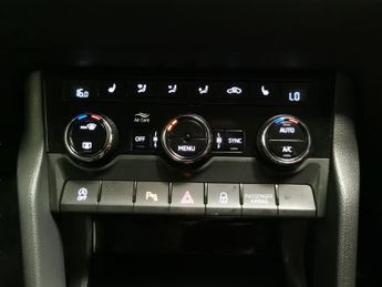 Skoda Karoq 2.0 TDI SE L DSG (116 ps) - SMARTLINK - REVERSE CAM - NAV