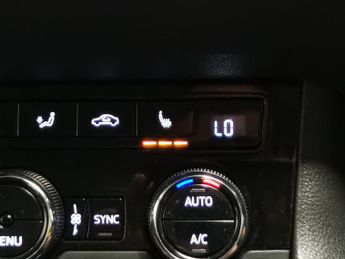 Skoda Karoq 2.0 TDI SE L DSG (116 ps) - SMARTLINK - REVERSE CAM - NAV