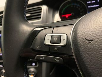 Volkswagen E-golf 35.8kWh e-Golf (136 ps) - LED - BLUETOOTH - PARK SENSORS