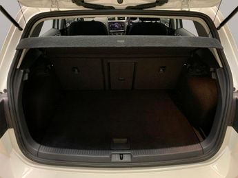 Volkswagen E-golf 35.8kWh e-Golf (136 ps) - LED - BLUETOOTH - PARK SENSORS