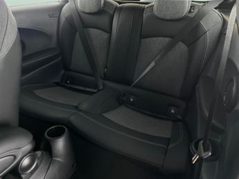 Mini Electric Hatch Cooper SE 32.6kWh Level 2 (184 ps) - INTERIOR LIGHT PACK - NAVIG