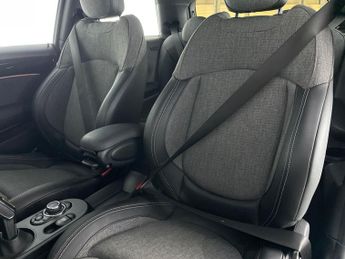 Mini Electric Hatch Cooper SE 32.6kWh Level 2 (184 ps) - INTERIOR LIGHT PACK - NAVIG