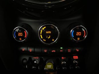 Mini Electric Hatch Cooper SE 32.6kWh Level 2 (184 ps) - INTERIOR LIGHT PACK - NAVIG