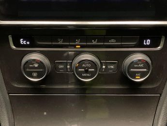 Volkswagen E-golf 35.8kWh e-Golf (136 ps) - LED - BLUETOOTH - PARK SENSORS