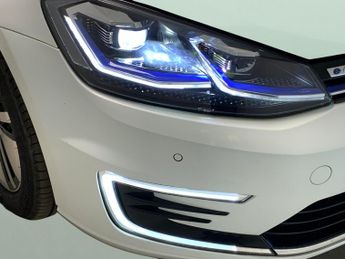 Volkswagen E-golf 35.8kWh e-Golf (136 ps) - LED - BLUETOOTH - PARK SENSORS