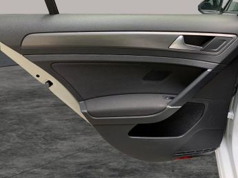 Volkswagen E-golf 35.8kWh e-Golf (136 ps) - LED - BLUETOOTH - PARK SENSORS