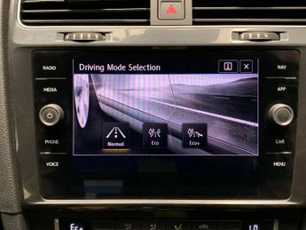 Volkswagen E-golf 35.8kWh e-Golf (136 ps) - LED - BLUETOOTH - PARK SENSORS