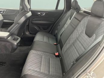 Volvo V60 2.0 B4 MHEV Momentum (197 ps) - LANE DEPARTURE  - B PILLAR VENTI