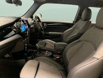 Mini Electric Hatch Cooper SE 32.6kWh Level 2 (184 ps) - NAV - INTERIOR LIGHT PACK