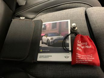 Mini Electric Hatch Cooper SE 32.6kWh Level 2 (184 ps) - NAV - INTERIOR LIGHT PACK