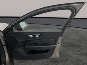 Volvo V60 2.0 B4 MHEV Momentum (197 ps) - LANE DEPARTURE  - B PILLAR VENTI