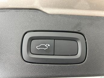 Volvo V60 2.0 B4 MHEV Momentum (197 ps) - LANE DEPARTURE  - B PILLAR VENTI