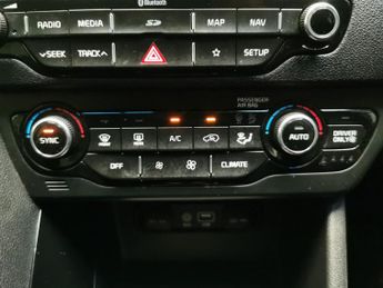 Kia Niro 1.6h GDi 2 DCT (139 bhp) - PARK SENSORS - AUTO HEADLIGHTS - DAB