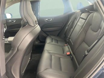 Volvo XC60 2.0 B4 MHEV Momentum AWD (197 ps) - BLUETOOTH - KEYLESS START