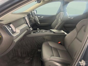 Volvo XC60 2.0 B4 MHEV Momentum AWD (197 ps) - BLUETOOTH - KEYLESS START