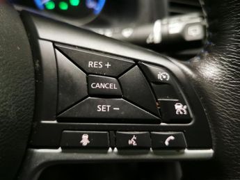 Nissan Leaf 40kWh N-Connecta (150 ps) - 17IN ALLOYS - AIR CON - KEYLESS STAR