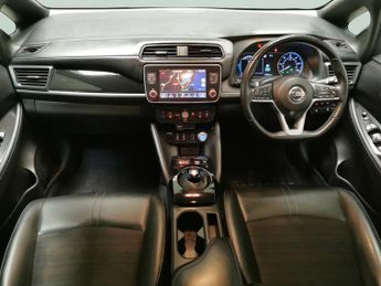 Nissan Leaf 40kWh N-Connecta (150 ps) - 17IN ALLOYS - AIR CON - KEYLESS STAR