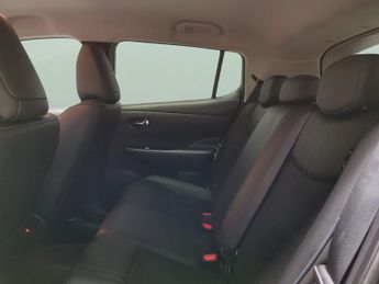 Nissan Leaf 40kWh N-Connecta (150 ps) - 17IN ALLOYS - AIR CON - KEYLESS STAR