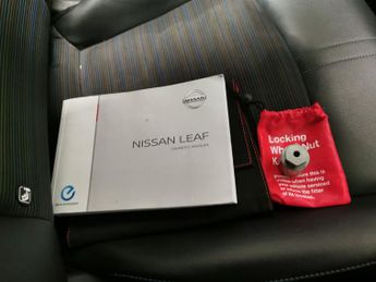 Nissan Leaf 40kWh N-Connecta (150 ps) - 17IN ALLOYS - AIR CON - KEYLESS STAR