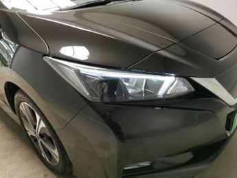 Nissan Leaf 40kWh N-Connecta (150 ps) - 17IN ALLOYS - AIR CON - KEYLESS STAR