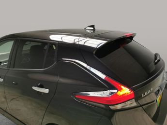 Nissan Leaf 40kWh N-Connecta (150 ps) - 17IN ALLOYS - AIR CON - KEYLESS STAR