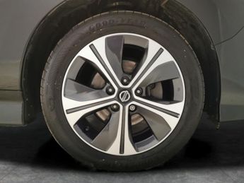 Nissan Leaf 40kWh N-Connecta (150 ps) - 17IN ALLOYS - AIR CON - KEYLESS STAR