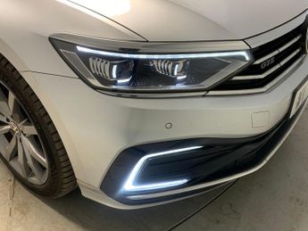 Volkswagen Passat 1.4 TSI 13kWh GTE Advance Plug-in DSG (218 ps) - HEATED SEATS