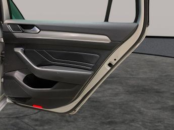 Volkswagen Passat 1.4 TSI 13kWh GTE Advance Plug-in DSG (218 ps) - HEATED SEATS