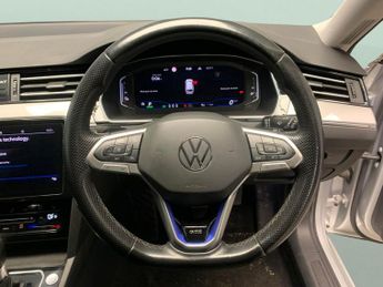 Volkswagen Passat 1.4 TSI 13kWh GTE Advance Plug-in DSG (218 ps) - HEATED SEATS