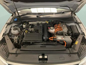 Volkswagen Passat 1.4 TSI 13kWh GTE Advance Plug-in DSG (218 ps) - HEATED SEATS
