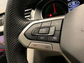 Volkswagen Passat 1.4 TSI 13kWh GTE Plug-in DSG (218 ps) - KEYLESS START - AUTO PA