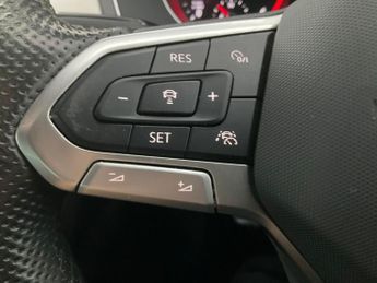 Volkswagen Passat 2.0 TDI EVO R-Line DSG (150 ps) - HEATED LEATHER - LANE DEPARTUR