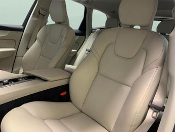 Volvo XC60 2.0 D4 Momentum (190 ps) - LANE DEPARTURE  - B PILLAR VENTILATIO